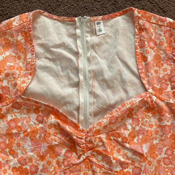 NWT floral Dress Size Medium - Picture 3 of 14